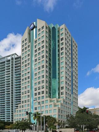 Ritz-Carlton cruise line signs HQ lease in Coconut Grove ( SFBJ)