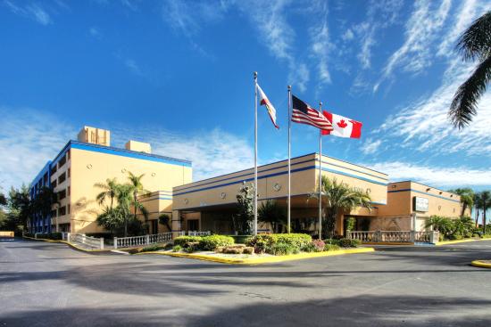NY investors purchase Universal Palms Hotel in Fort Lauderdale