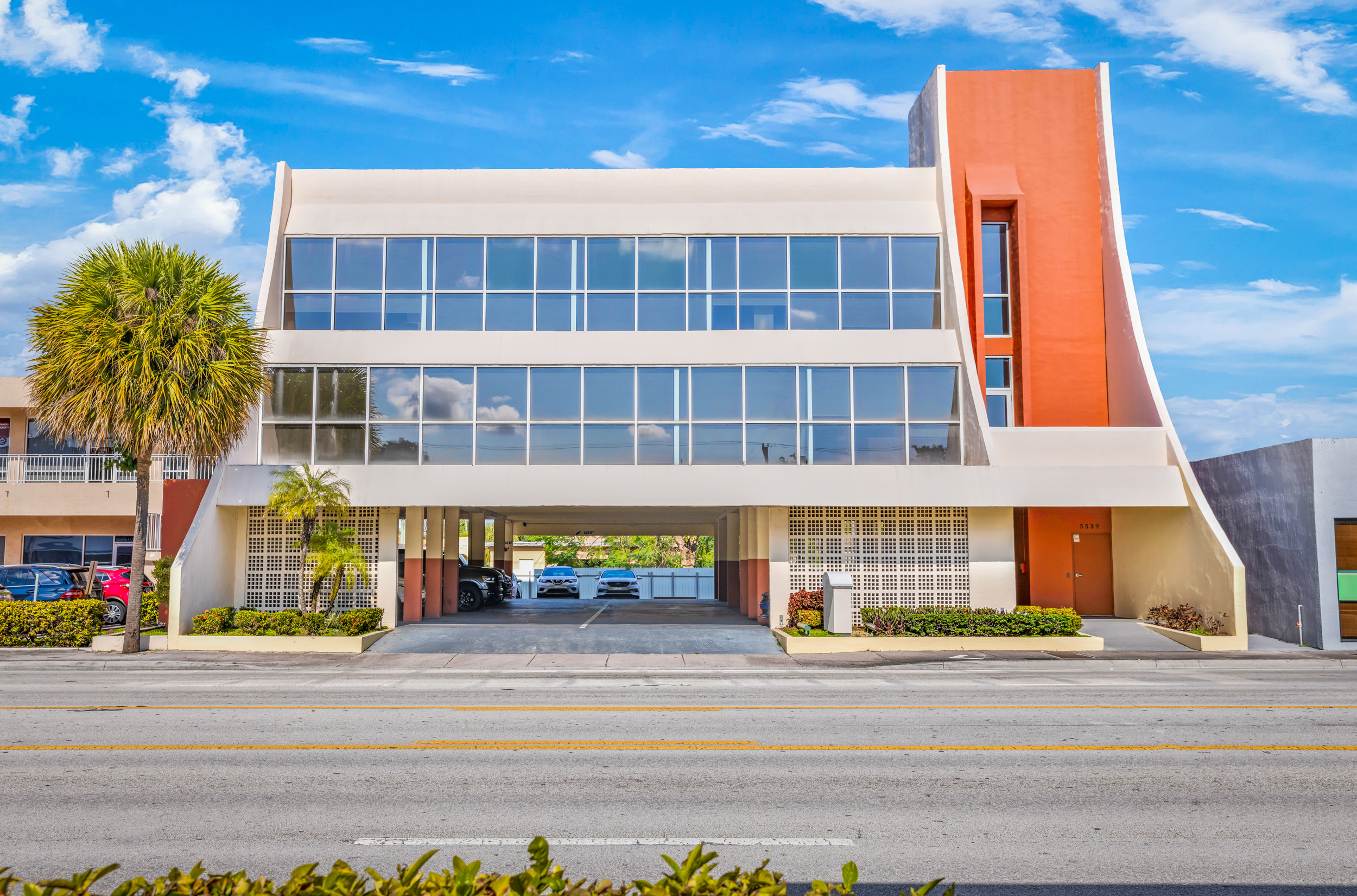 Building For Sale / Professional Office / Medical Office